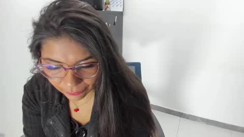 Snapshot of luna_dumont chatting on 05/25/26, 11:05 luna online show from 05/25/26, 11:05