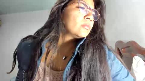 Snapshot of luna_dumont chatting on 05/31/26, 10:55 luna online show from 05/31/26, 10:55