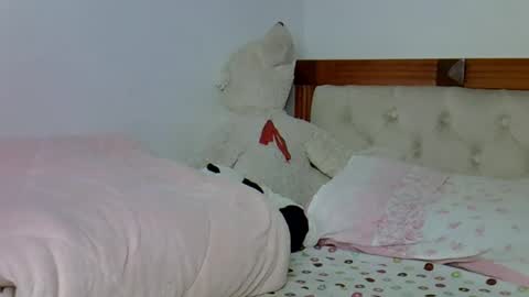 Snapshot of luna_empress chatting on 06/04/26, 03:45 maskedmalkia online show from 06/04/26, 03:45