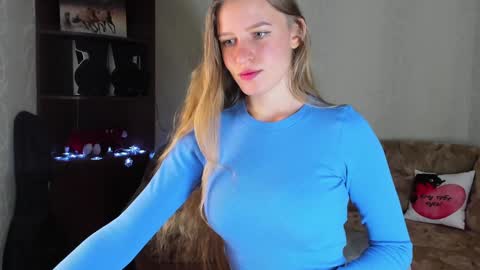 luna_evan online show from 12/06/24, 07:10