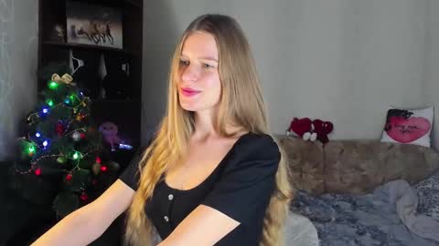 luna_evan online show from 12/25/24, 07:57