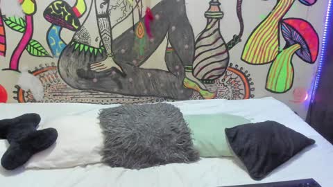 Snapshot of luna_gc chatting on 02/26/25, 12:49 luna_gc online show from 02/26/25, 12:49