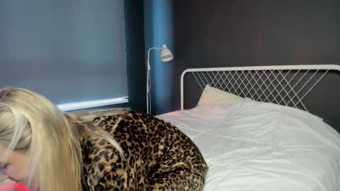 Elizabeth online show from 02/20/26, 01:22