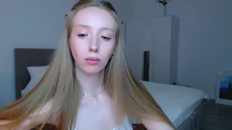 Snapshot of luna_insanity chatting on 12/30/24, 10:55 Luna online show from 12/30/24, 10:55