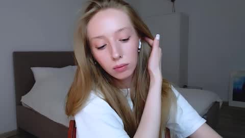 Snapshot of luna_insanity chatting on 01/14/25, 02:19 Luna online show from 01/14/25, 02:19