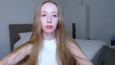 Snapshot of luna_insanity chatting on 02/27/25, 01:16 Luna online show from 02/27/25, 01:16