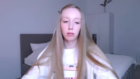 Luna online show from 11/23/25, 08:52