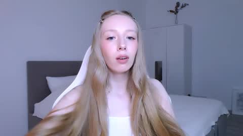 Luna online show from 11/26/25, 08:54