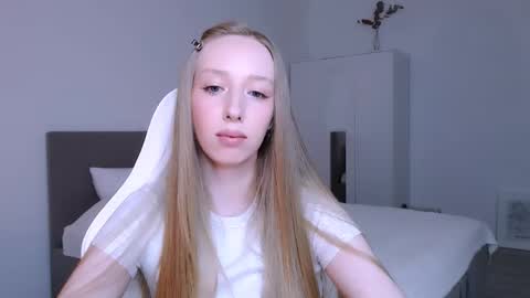 Luna online show from 11/28/25, 08:44