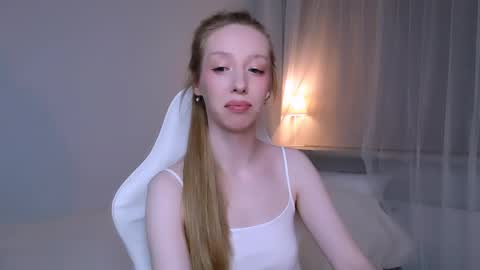 Snapshot of luna_insanity chatting on 04/18/26, 10:43 Luna online show from 04/18/26, 10:43