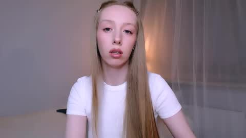 Snapshot of luna_insanity chatting on 04/19/26, 09:39 Luna online show from 04/19/26, 09:39