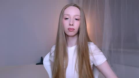 Snapshot of luna_insanity chatting on 04/27/26, 10:52 Luna online show from 04/27/26, 10:52