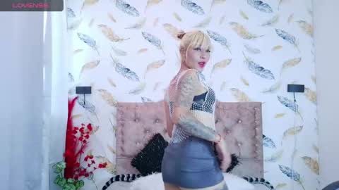 luna_lm online show from 05/20/26, 07:53