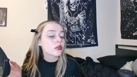 Luna online show from 10/11/25, 04:22