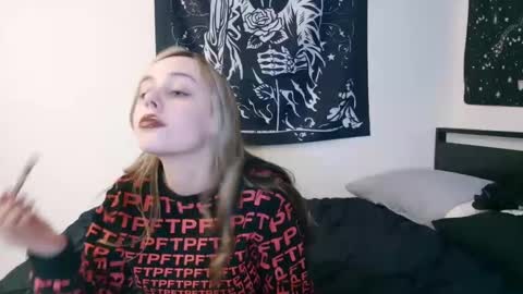 Luna online show from 10/14/25, 04:02