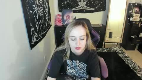 Luna online show from 12/02/25, 01:11