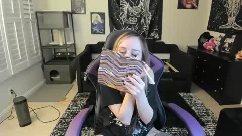 Luna online show from 01/11/26, 01:32