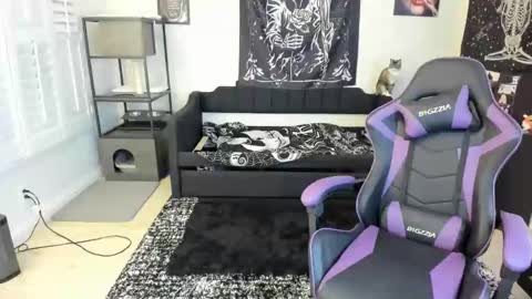 Luna online show from 01/17/26, 02:49