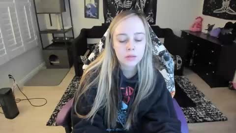 Luna online show from 02/05/26, 04:44