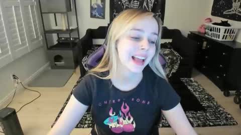 Luna online show from 03/10/26, 04:06