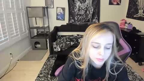 Luna online show from 03/15/26, 12:38