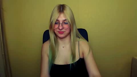 Luna online show from 02/04/25, 11:27