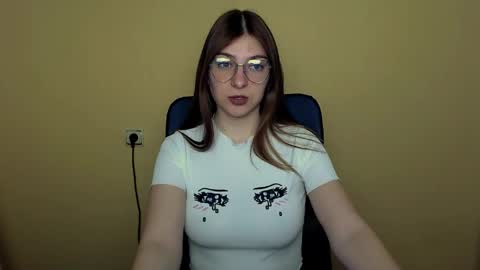 Snapshot of luna_lush_ chatting on 04/25/26, 09:34 Luna online show from 04/25/26, 09:34