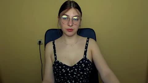 Snapshot of luna_lush_ chatting on 05/08/26, 08:08 Luna online show from 05/08/26, 08:08