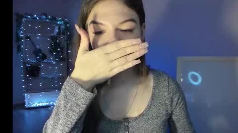 Luna online show from 12/19/25, 05:36