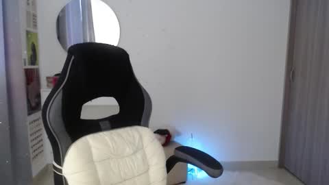 Snapshot of luna_mails chatting on 10/11/25, 07:45 Luna online show from 10/11/25, 07:45