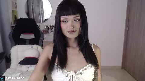 Snapshot of luna_mails chatting on 11/11/25, 04:12 Luna online show from 11/11/25, 04:12