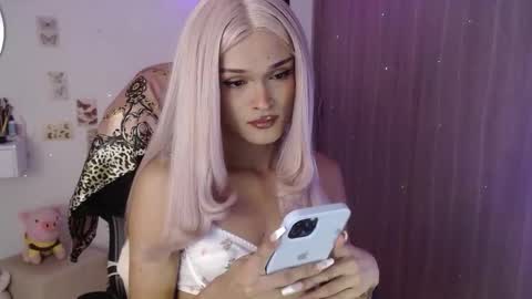 Luna online show from 02/22/26, 11:14