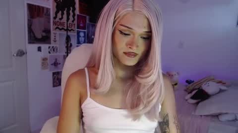 Luna online show from 05/17/26, 07:54