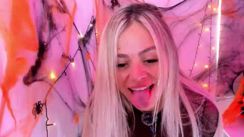 Luna Marquez online show from 10/28/25, 12:52