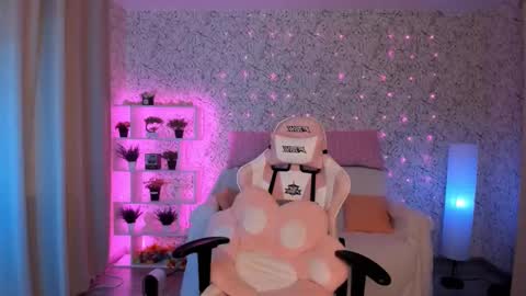 Snapshot of luna_moran chatting on 03/12/25, 07:02 Lina online show from 03/12/25, 07:02