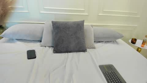 Luna online show from 04/28/26, 02:27