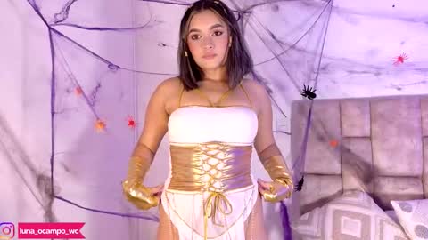 Snapshot of luna_ocampo chatting on 10/31/25, 08:54 online show from 10/31/25, 08:54