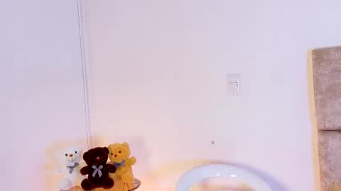 Snapshot of luna_ocampo chatting on 11/13/25, 08:41 online show from 11/13/25, 08:41