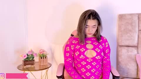 Snapshot of luna_ocampo chatting on 11/15/25, 08:27 online show from 11/15/25, 08:27