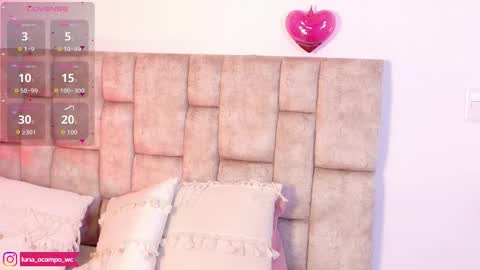 Snapshot of luna_ocampo chatting on 12/15/25, 08:24 online show from 12/15/25, 08:24