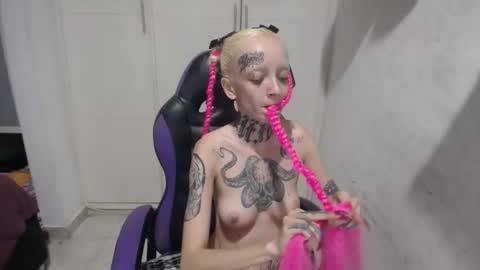 Luna online show from 02/02/25, 01:02