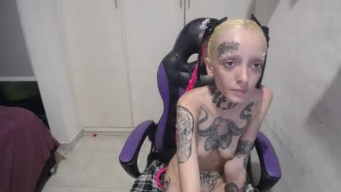 Luna online show from 02/03/25, 03:42