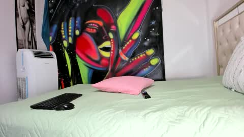 luna_sexxy89099 online show from 04/29/26, 03:43