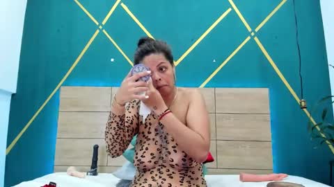 Snapshot of luna_smit_ chatting on 03/05/25, 08:10 Luna online show from 03/05/25, 08:10