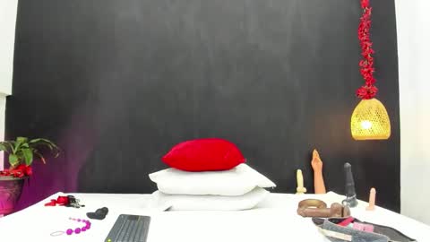 Snapshot of luna_smit_ chatting on 09/13/25, 07:35 Luna online show from 09/13/25, 07:35