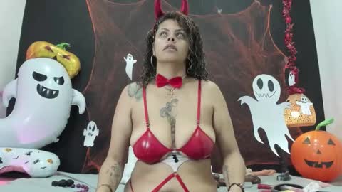 Snapshot of luna_smit_ chatting on 10/24/25, 08:38 Luna online show from 10/24/25, 08:38