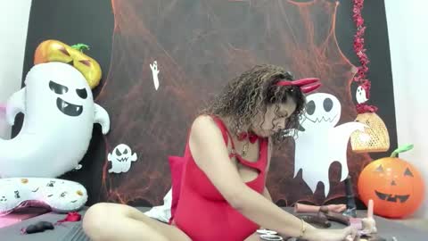 Snapshot of luna_smit_ chatting on 10/30/25, 08:20 Luna online show from 10/30/25, 08:20