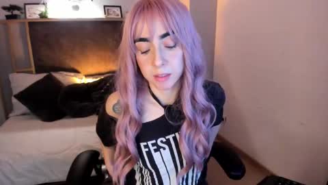 Snapshot of luna_tagliaferri chatting on 12/19/25, 03:52 Luna online show from 12/19/25, 03:52