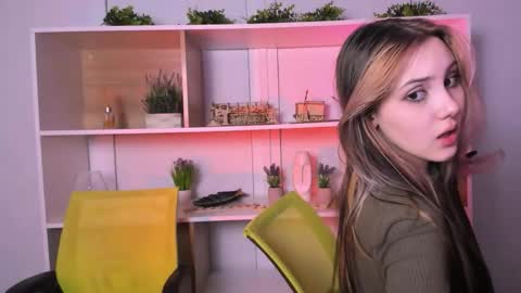 Snapshot of luna_tin chatting on 10/23/25, 07:01 Luna online show from 10/23/25, 07:01