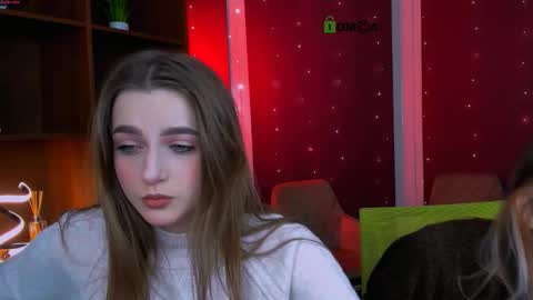 Snapshot of luna_tin chatting on 11/18/25, 05:45 Luna online show from 11/18/25, 05:45